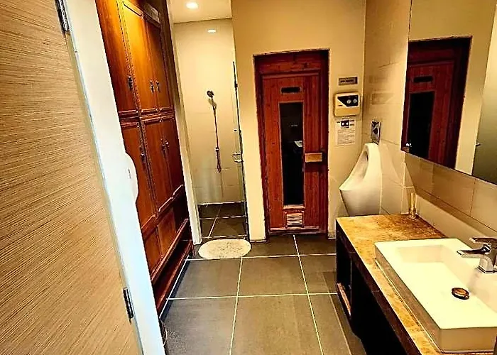 ホテル 2 Bedroom 2 Bathroom, Garden Views In Phrom Phong バンコク都